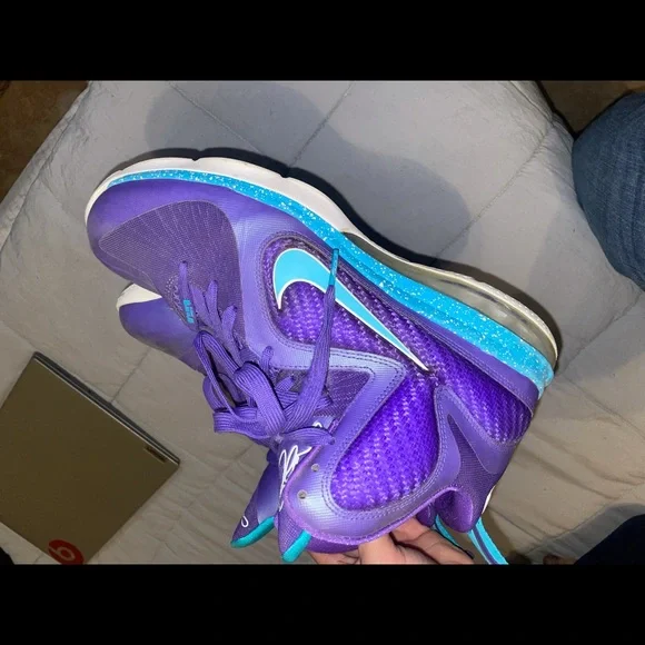 Nike | Shoes | Like New 21 Lebron Hornets | Poshmark display picture 2